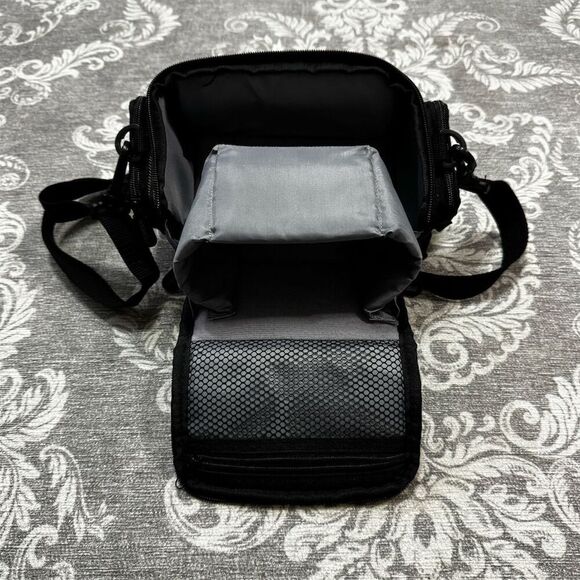 Vanguard Verge Camera Bag Green Padded with Adjustable Strap - Picture 3 of 8